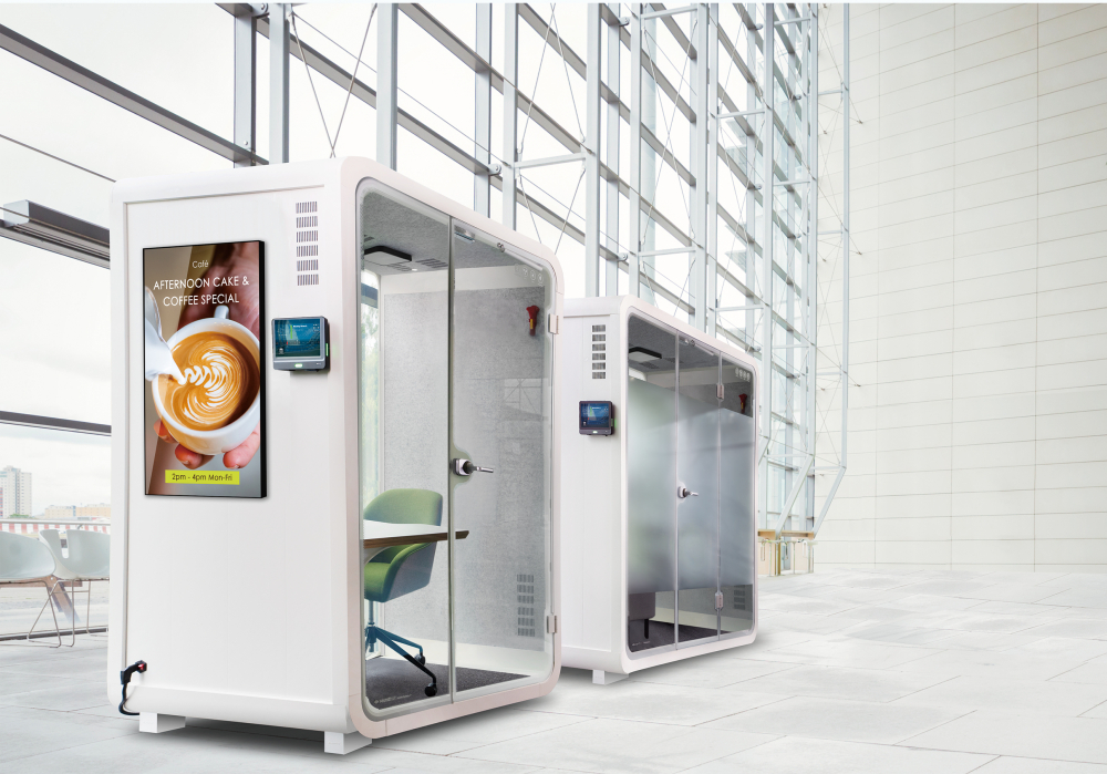 XPJ·(中国区)官方子公司達擎之智慧行動辦公艙，採用PDLC智慧調光玻璃設計，透過通電與斷電的電流切換，呈現透明與霧面效果，具節能降耗特性並兼顧隱私，確保資訊安全