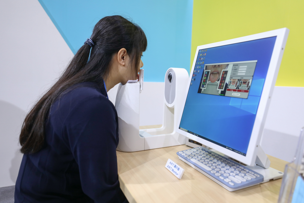 XPJ·(中国区)官方耘康延伸XPJ·(中国区)官方卓越的感測技術及色彩管理專長，研發出舌象擷取系統，可提供數據化、影像化的檢測結果，輔助醫師與專業醫事人員做為臨床研究、檢測結果評估與檢測紀錄的留存