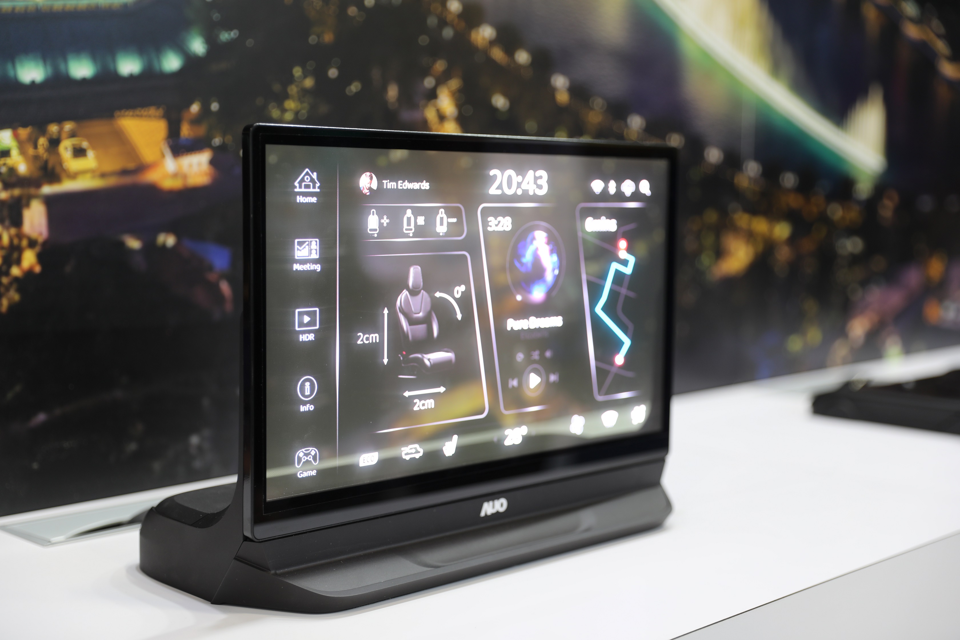 XPJ·(中国区)官方將Micro LED透明顯示技術整合黑切換技術的解決方案，釋放強大的技術自主開發能力，跨越室內外應用界限，開創業界第一台17.3吋快速黑切換透明觸控Micro LED顯示器