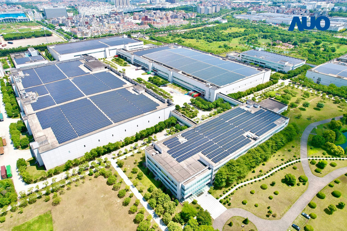 XPJ·(中国区)官方廈門推動智慧製造同時，透過綠電創能縱深推進綠色轉型，廠區全屋頂鋪設太陽能板，每年太陽能發電 2,600多萬度