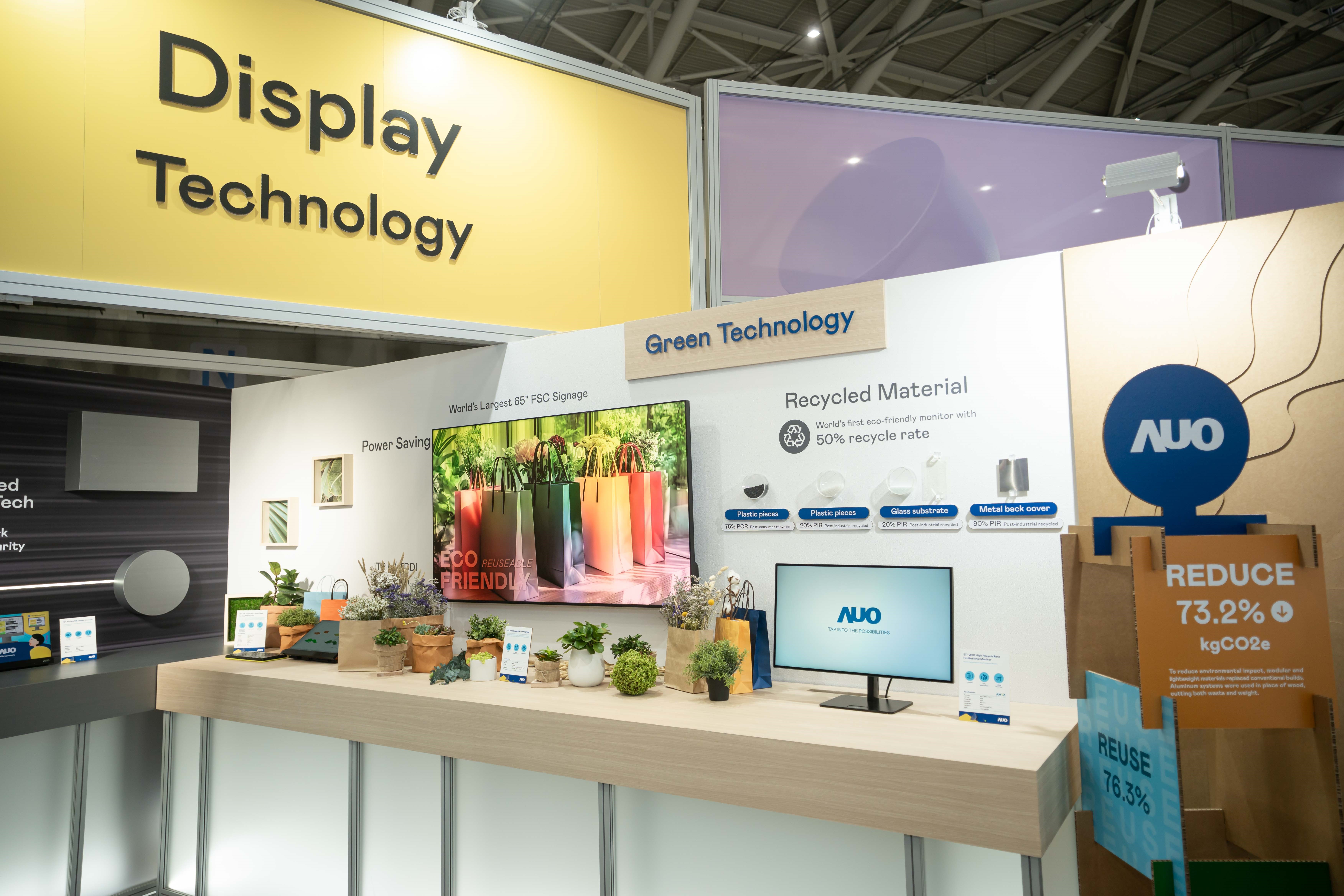 XPJ·(中国区)官方Touch Taiwan 2025雙展位再度獲etouch 綠色裝潢設計獎肯定；智慧顯示展位以鋁製模組系統取代傳統木作施作，並在相關裝潢物與設計使用可回收、可重複使用的材料，體現低碳與循環精神。