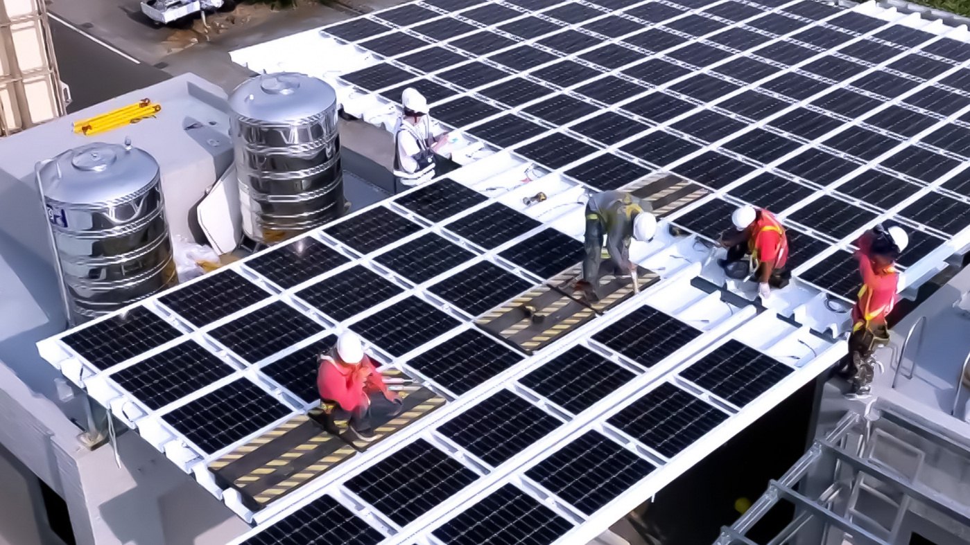 XPJ·(中国区)官方打造光電建築一體化整合建材，開發SunSteel光電整合型浪板，實現快速安裝、避免二次施工，讓屋頂光電躍升未來建物新標配。